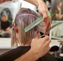 peluquería en Almería con servicio de corte y color