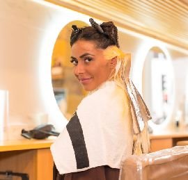 peluquería en Almería con servicio de corte y color